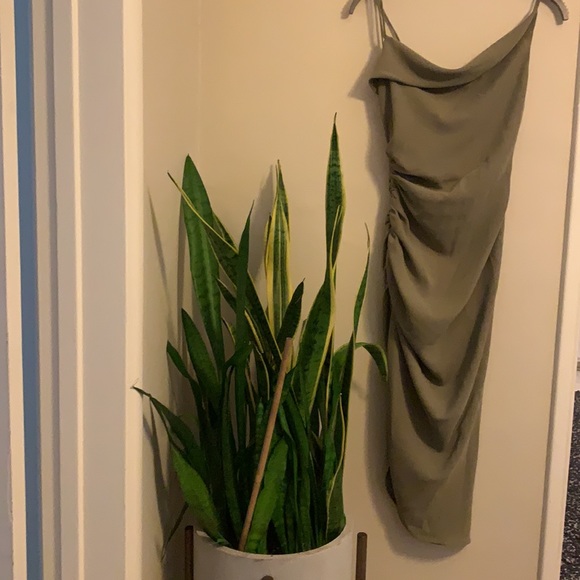 LAST 1! C/MEO Collective Asymmetrical Green Dress - Picture 4 of 10